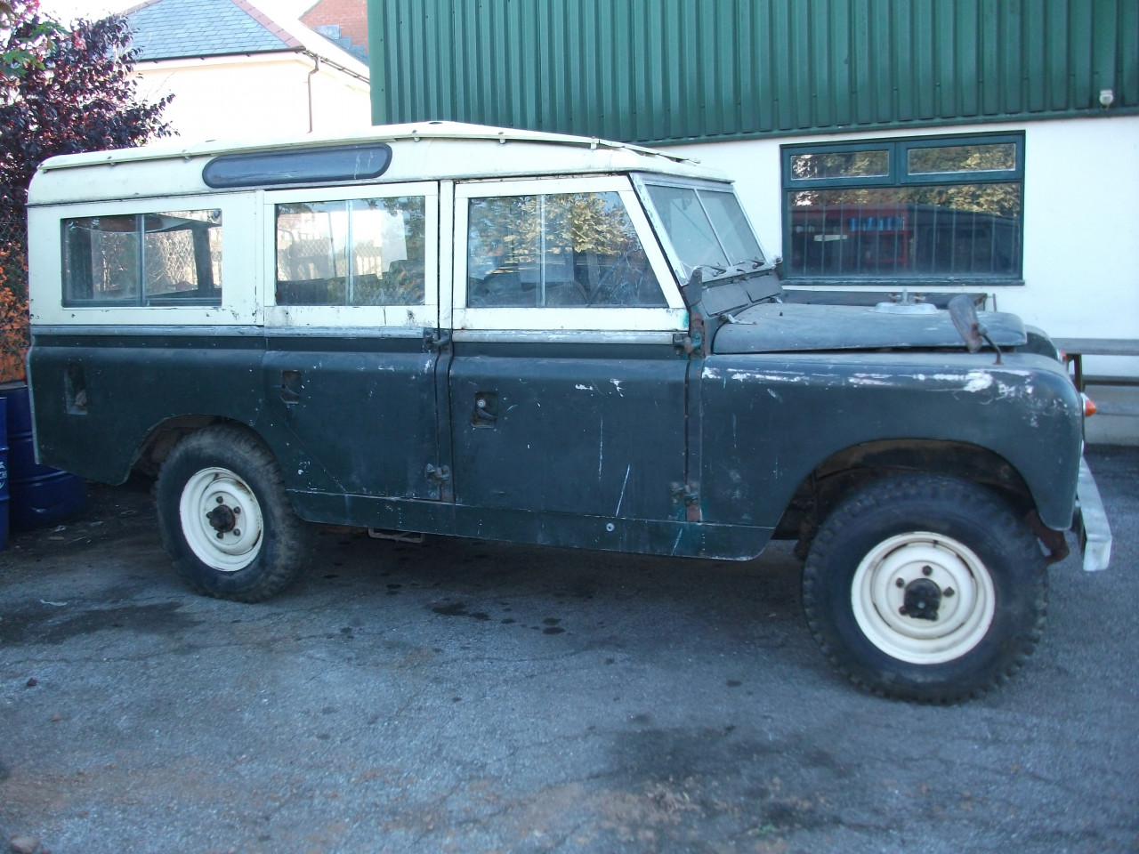 Refurbishment Mike Harding Landrovers